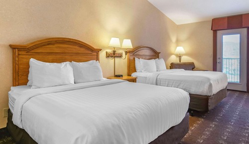 Habitación estándar, 2 camas de matrimonio, balcón, vistas al río