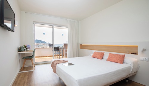 Habitación doble superior, vistas parciales al mar