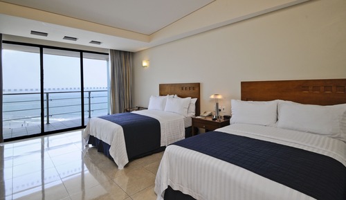 Habitación estándar, 2 camas dobles, vistas al mar (Pool View)