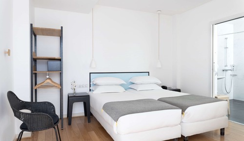 2 habitaciones comunicadas - Minibar soft de cortesía,bandeja de cortesía,Chromecast,Prensa digital