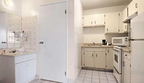 Habitación estándar, 2 camas de matrimonio, cocina básica