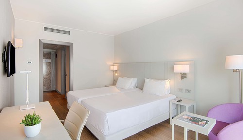 Habitación superior, terraza, con vistas (Extra Bed 2 adults + 1 child)
