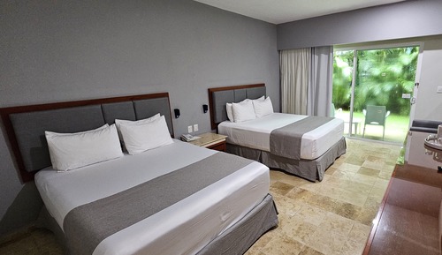 Deluxe, 2 Queen Beds, Non-Smoking