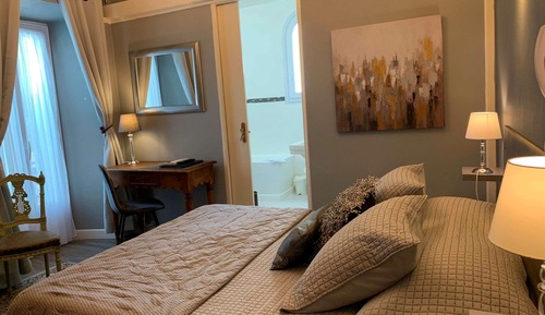 Habitación superior con 1 cama doble o 2 individuales