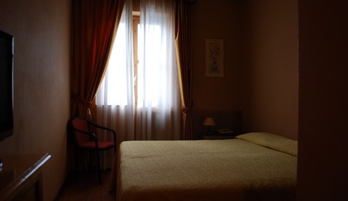Habitación estándar con 1 cama doble o 2 individuales