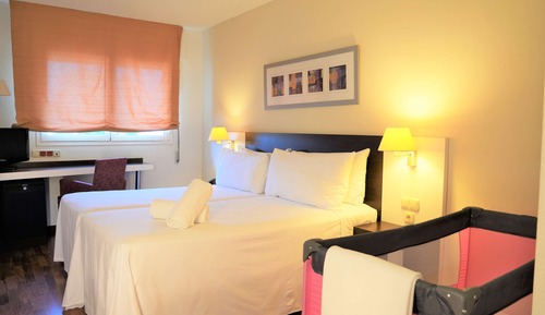 Habitación doble (L, 2 adults + 1 child)