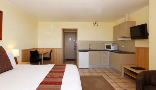 Habitación, 1 cama de matrimonio, cocina básica