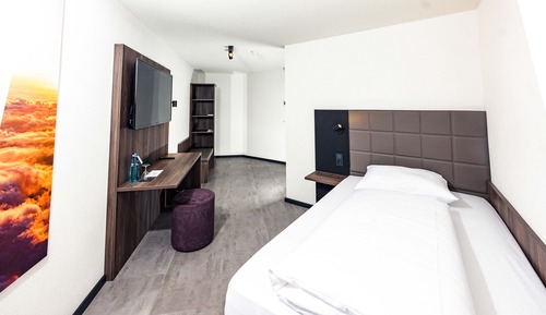 Economy Single Room 1 single bed, (street view)