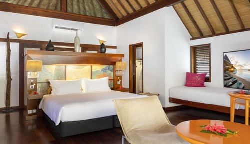 Bungalow de lujo, 1 cama de matrimonio grande, vistas a la playa, en la zona del jardín