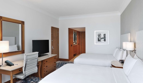 Habitación, 1 cama de matrimonio grande, vistas parciales al mar