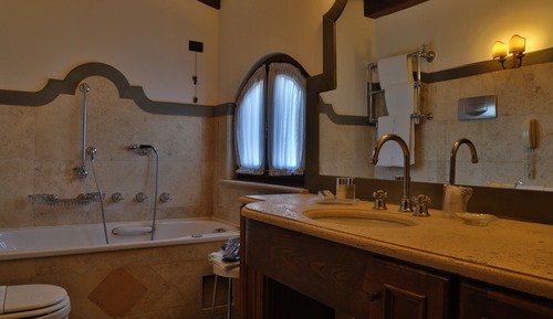 Suite, bañera de hidromasaje, vistas al valle