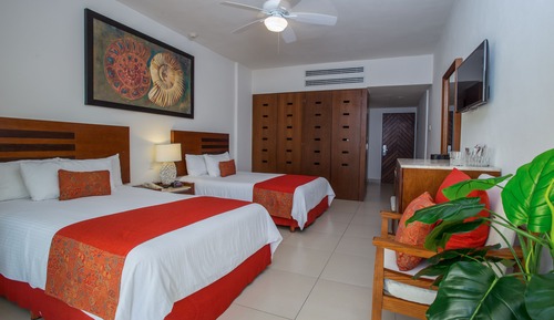 Habitación Grand, 2 camas dobles, balcón