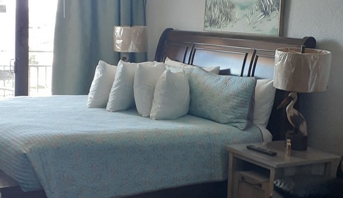Estudio, 1 cama de matrimonio, cocina, vistas a la ciudad