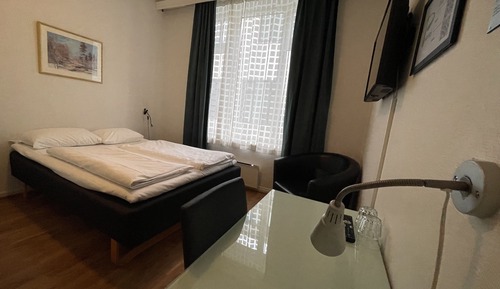 Small Double Room (140 cm double bed)