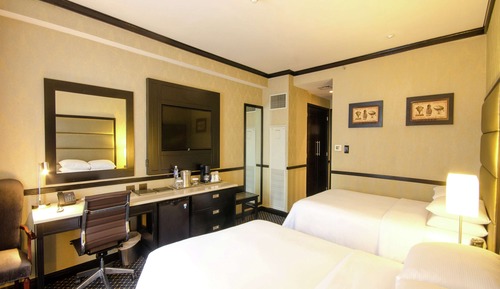 Habitación ejecutiva, 2 camas dobles, acceso al Business Lounge