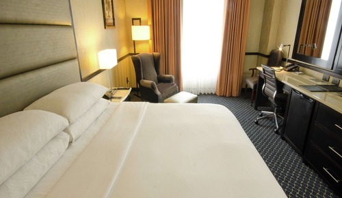 Estándar con cama de matrimonio King