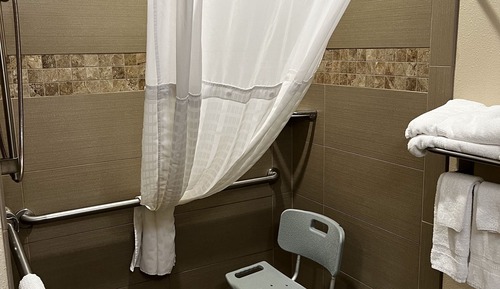 Habitación, 1 cama de matrimonio grande con sofá cama, accesible para personas con discapacidad