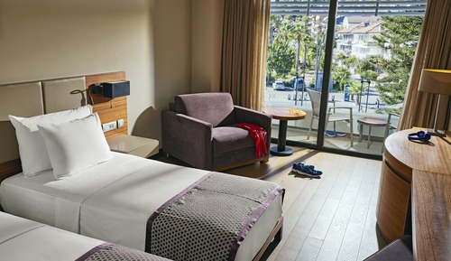 Habitación estándar doble, 1 cama de matrimonio grande con sofá cama, con vistas (Land)