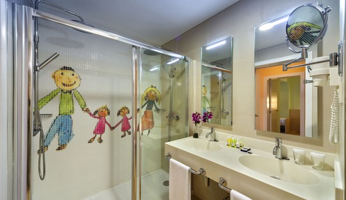 Suite familiar (2 adults + 1 child)