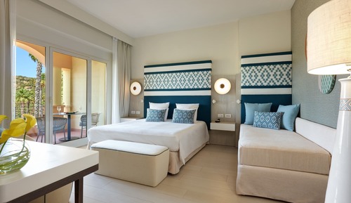 Habitación triple Deluxe, vistas al jardín