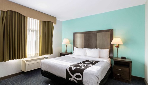 Suite, 1 cama de matrimonio grande, no fumadores, vistas a la ciudad (Efficiency)