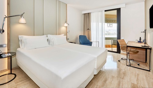 Habitación superior, terraza (View, Extra Bed 3 Adults)