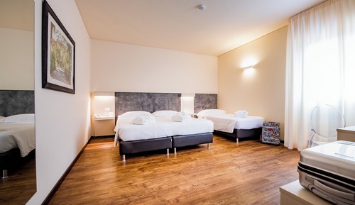 Habitación triple superior, varias camas