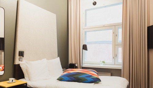 Mini (One Single Bed)