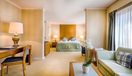 Habitación superior con 1 cama doble o 2 individuales