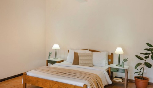 Habitación con 1 cama doble o 2 individuales, vistas al jardín