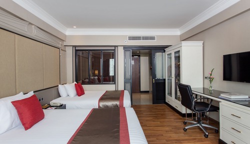 Habitación Deluxe, 1 cama de matrimonio grande, vistas a la piscina (Thai Deluxe)