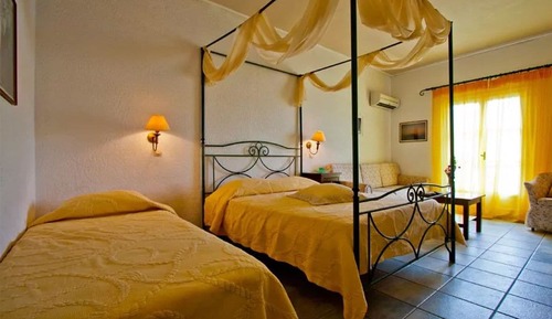 Habitación cuádruple superior, vistas al mar (Amorgian)