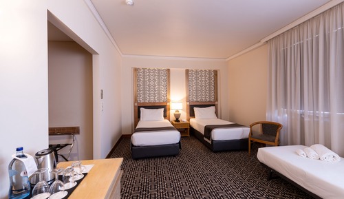 Doble estándar con cama extra