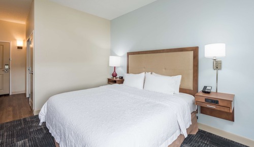 One king size accessible room