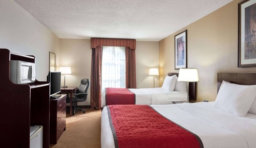 Suite (2 Queen Beds & 1 Sofa Bed)