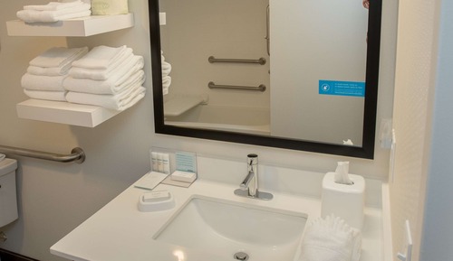 Habitación, 2 camas de matrimonio, accesible para personas con discapacidad, bañera