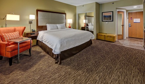 Estudio, 1 cama de matrimonio grande, frigorífico y microondas (Wet Bar)