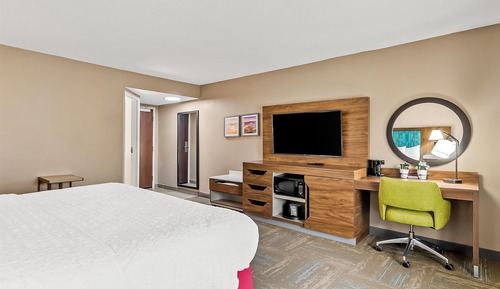 One King Bed Large Room, Nonsmoking