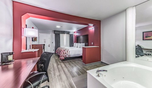 Habitación superior, 1 cama de matrimonio grande, bañera de hidromasaje (Smoke Free)