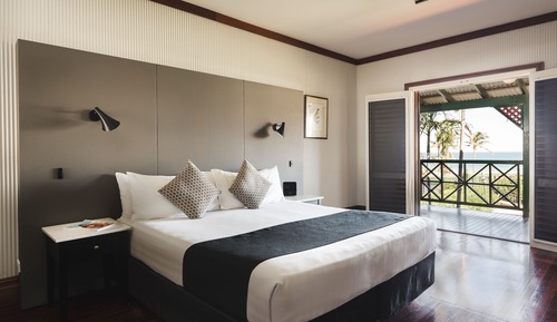 Estudio, 1 cama de matrimonio grande, vistas parciales al mar