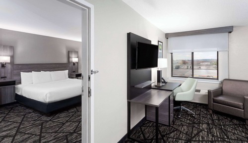 Suite, 1 cama de matrimonio grande, no fumadores (Two-Room Suite)