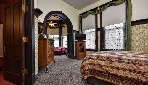 Suite (Governor)