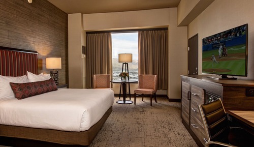 Resort Tower, 1 King Bed, Roll-in Shower