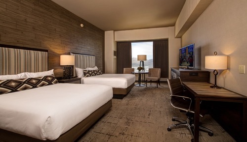 Resort Tower, 2 Queen Beds, Roll-in Shower