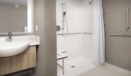 Suite, 1 cama de matrimonio grande, no fumadores (Mobility/Hearing Access, Roll-in Shwr)