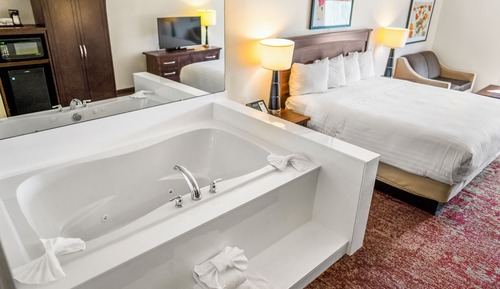 Standard King, Jetted Tub, Non Smoking