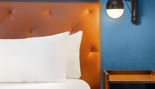 Habitación tradicional, 1 cama de matrimonio grande con sofá cama, balcón