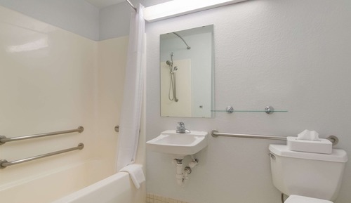 Habitación, 1 cama de matrimonio, accesible para personas con discapacidad (Accessible Tub)