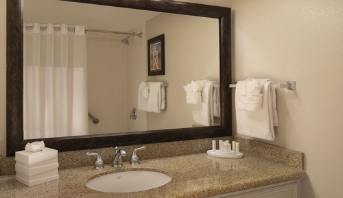 Habitación, 1 cama de matrimonio grande con sofá cama, balcón (Mobility/Hearing Accessible, Tub)