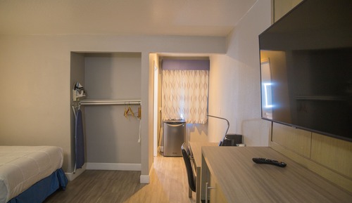 Habitación, 2 camas de matrimonio, no fumadores (Mobility/Roll-In Shower)